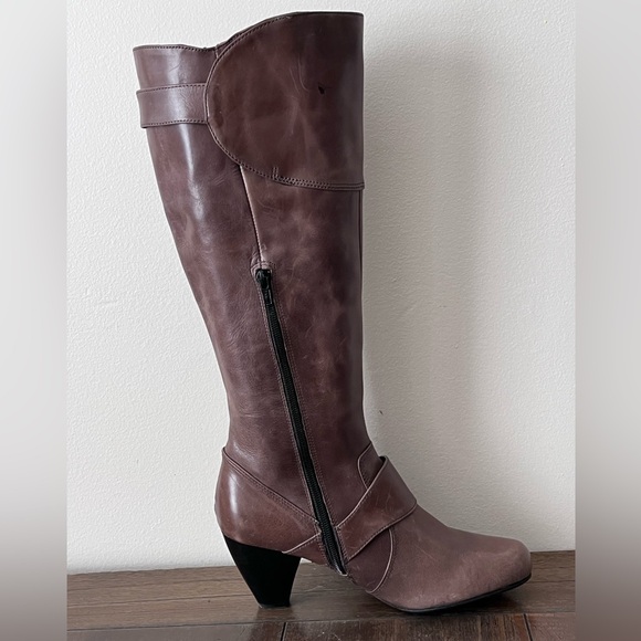 Born Crown Brown Leather Heeled Boots Womens size 10 - Picture 4 of 10